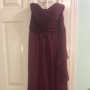 Size 2 burgundy bridesmaid dress only wore once no tears or flaws
